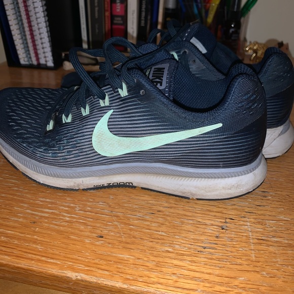 WOMENS NIKE SNEAKERS🤟🏻🤟🏻🤟🏻🤟🏻🤟🏻 - Picture 1 of 3